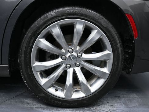 Used 2019 Chrysler 300 Limited image 12