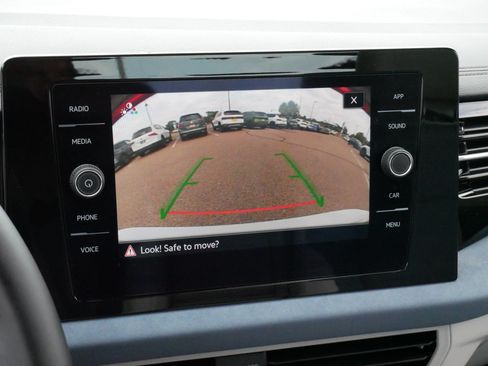 Used 2025 Volkswagen Jetta SE w/ Sunroof Package FWD image 30