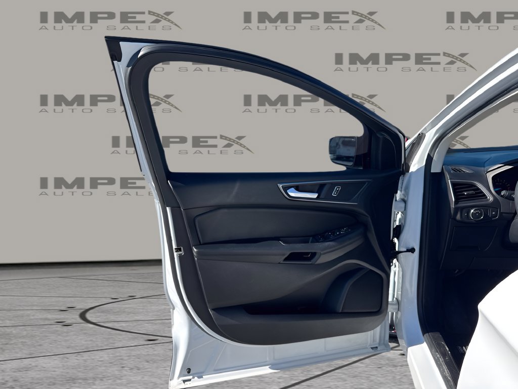 Used 2020 Ford Edge SE FWD image 23