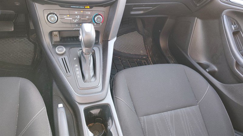 Used 2016 Ford Focus SE w/ SE Power Seat Package FWD image 7