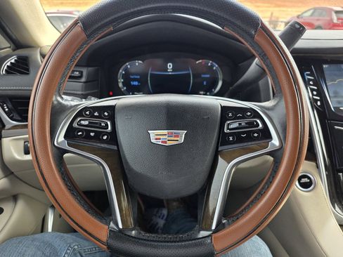 Used 2020 Cadillac Escalade Luxury image 25