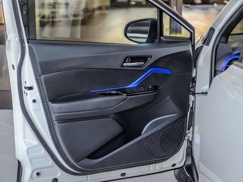 Used 2020 Toyota C-HR XLE FWD image 41