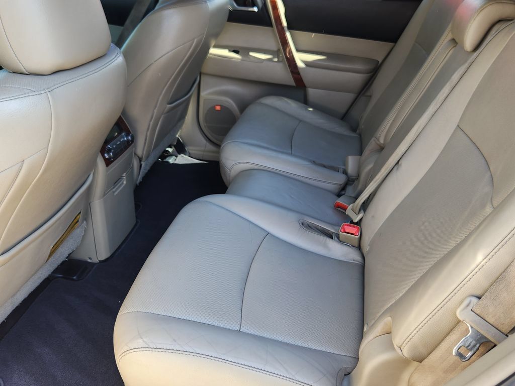 Used 2011 Toyota Highlander Limited w/ Tow Pkg AWD/4WD image 9