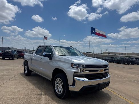 Used 2022 Chevrolet Silverado 1500 LT AWD/4WD image 2