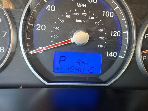 Used 2010 Hyundai Santa Fe GLS FWD image 16