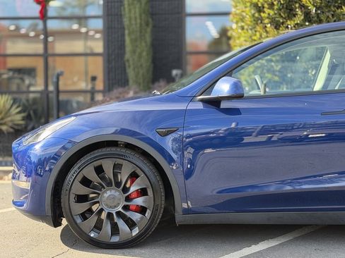 Used 2022 Tesla Model Y Performance image 10