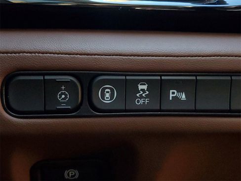 Certified 2023 Acura MDX FWD w/ Technology Package image 32