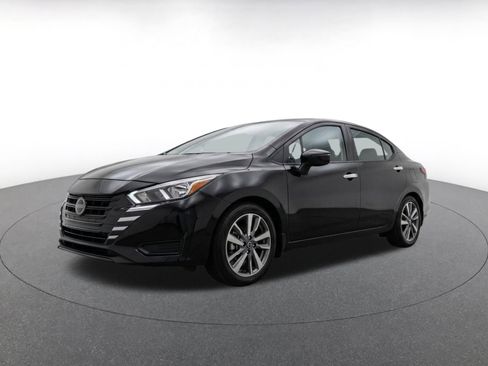 Used 2025 Nissan Versa SV FWD image 3