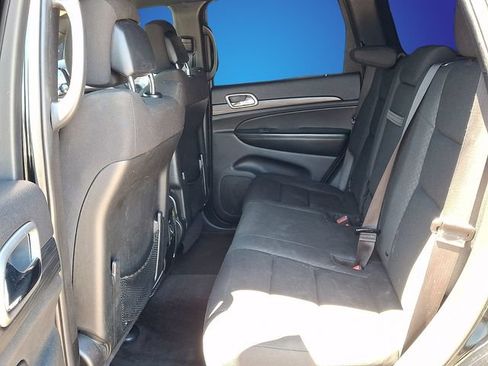 Used 2019 Jeep Grand Cherokee Laredo RWD image 7