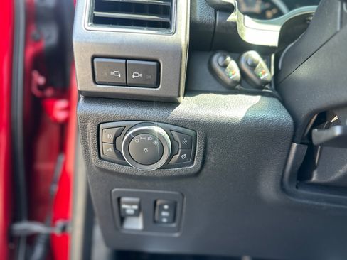 Used 2018 Ford F150 XLT w/ Equipment Group 302A Luxury AWD/4WD image 19