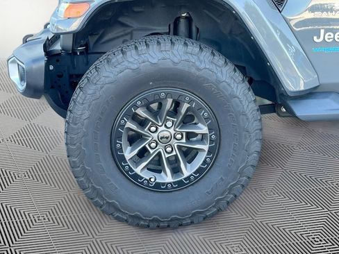 Used 2021 Jeep Wrangler Unlimited Sahara w/ Cold Weather Group AWD/4WD image 11