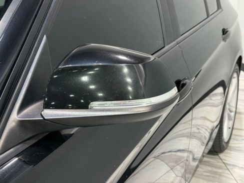 Used 2018 BMW 320i Sedan w/ Sport Package image 10