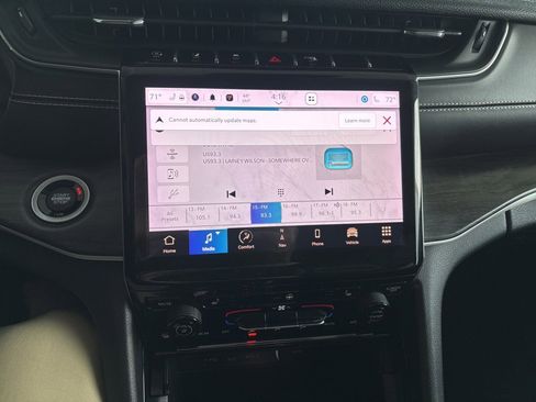 Used 2023 Jeep Grand Cherokee Limited image 14