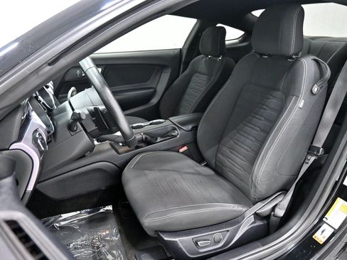 Used 2017 Ford Mustang GT RWD image 6