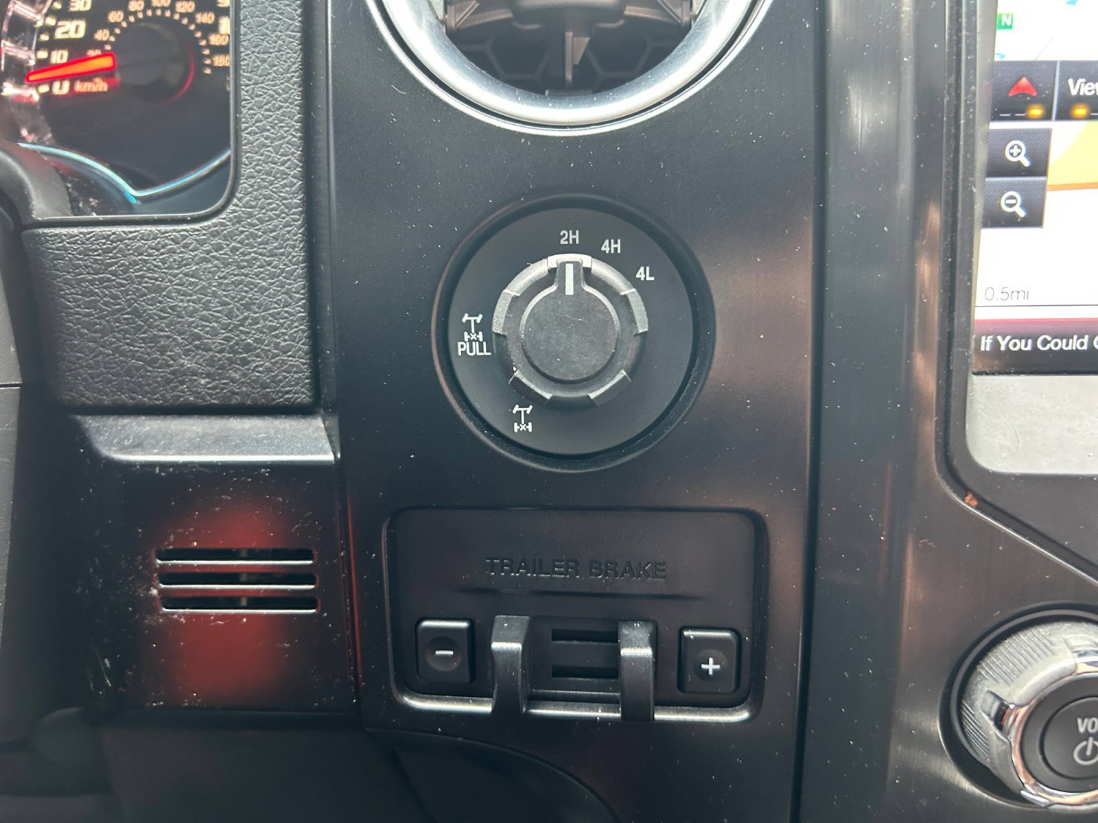 Used 2014 Ford F150 FX4 w/ Equipment Group 402A Luxury AWD/4WD image 21