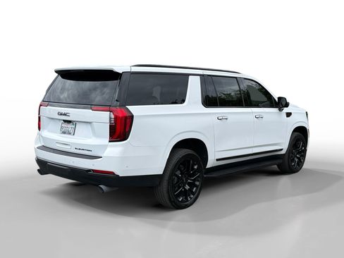 Used 2025 GMC Yukon XL Elevation w/ Technology Package AWD/4WD image 5