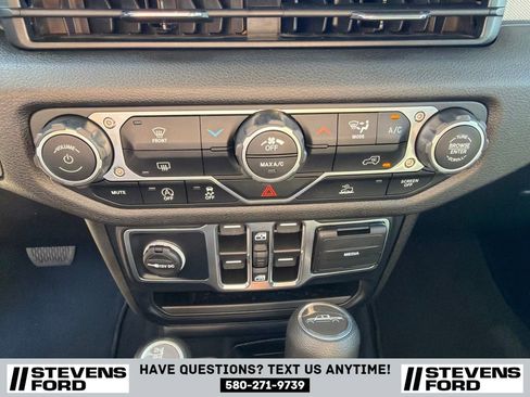 Used 2025 Jeep Gladiator Sport AWD/4WD image 27