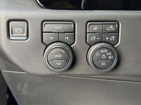 Used 2022 Chevrolet Silverado 1500 LTZ image 33