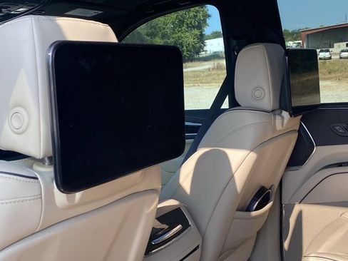 Used 2023 Cadillac Escalade Premium Luxury AWD/4WD image 13