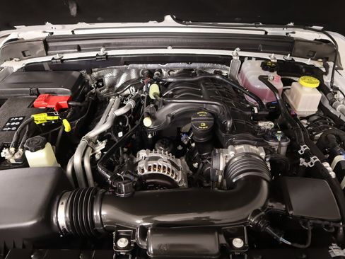 Used 2025 Jeep Gladiator Sport AWD/4WD image 18