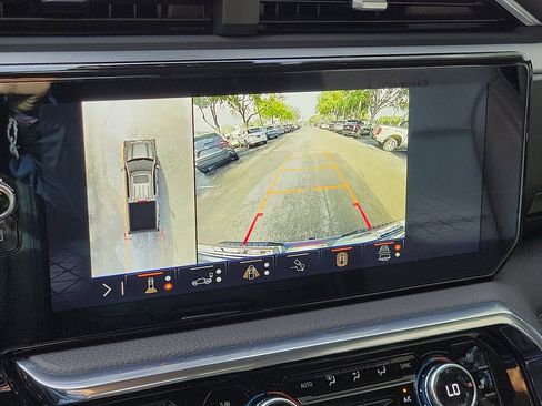 Used 2025 GMC Sierra 1500 Denali w/ Technology Package AWD/4WD image 32
