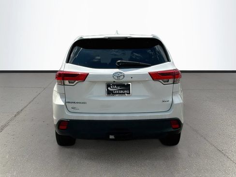 Used 2017 Toyota Highlander XLE FWD image 6