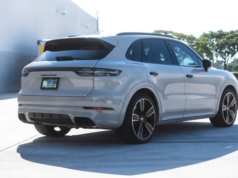 Used 2021 Porsche Cayenne Turbo AWD/4WD image 5