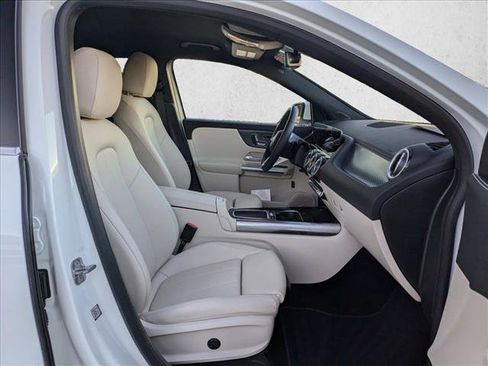 Certified 2025 Mercedes-Benz GLA 250 4MATIC w/ Driver Assistance Package image 22