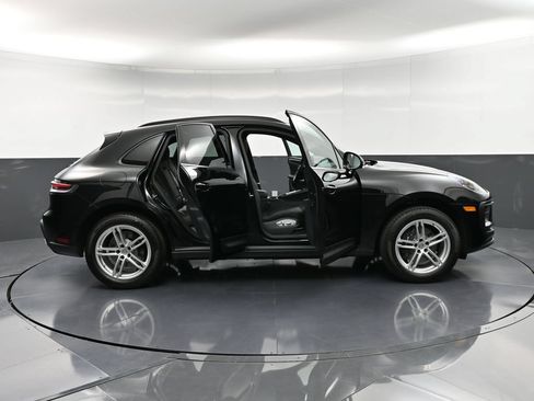 Certified 2026 Porsche Macan AWD/4WD image 36