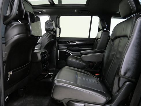 Used 2022 Jeep Wagoneer Series III w/ Premium Group I image 22