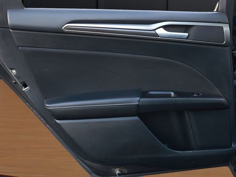 Used 2017 Ford Fusion SE w/ Equipment Group 201A image 22