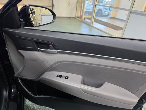 Used 2020 Hyundai Elantra SEL image 25