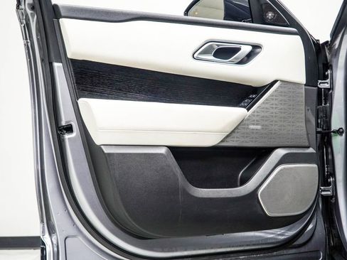 Used 2021 Land Rover Range Rover Velar R-Dynamic S image 32