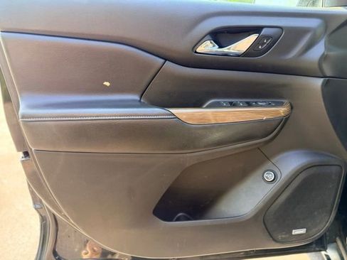 Used 2017 GMC Acadia SLE AWD/4WD image 18