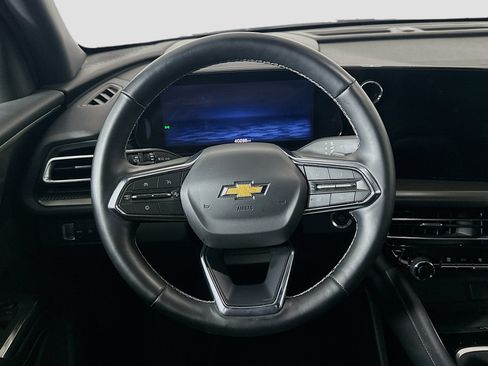 Used 2025 Chevrolet Traverse LT FWD image 18