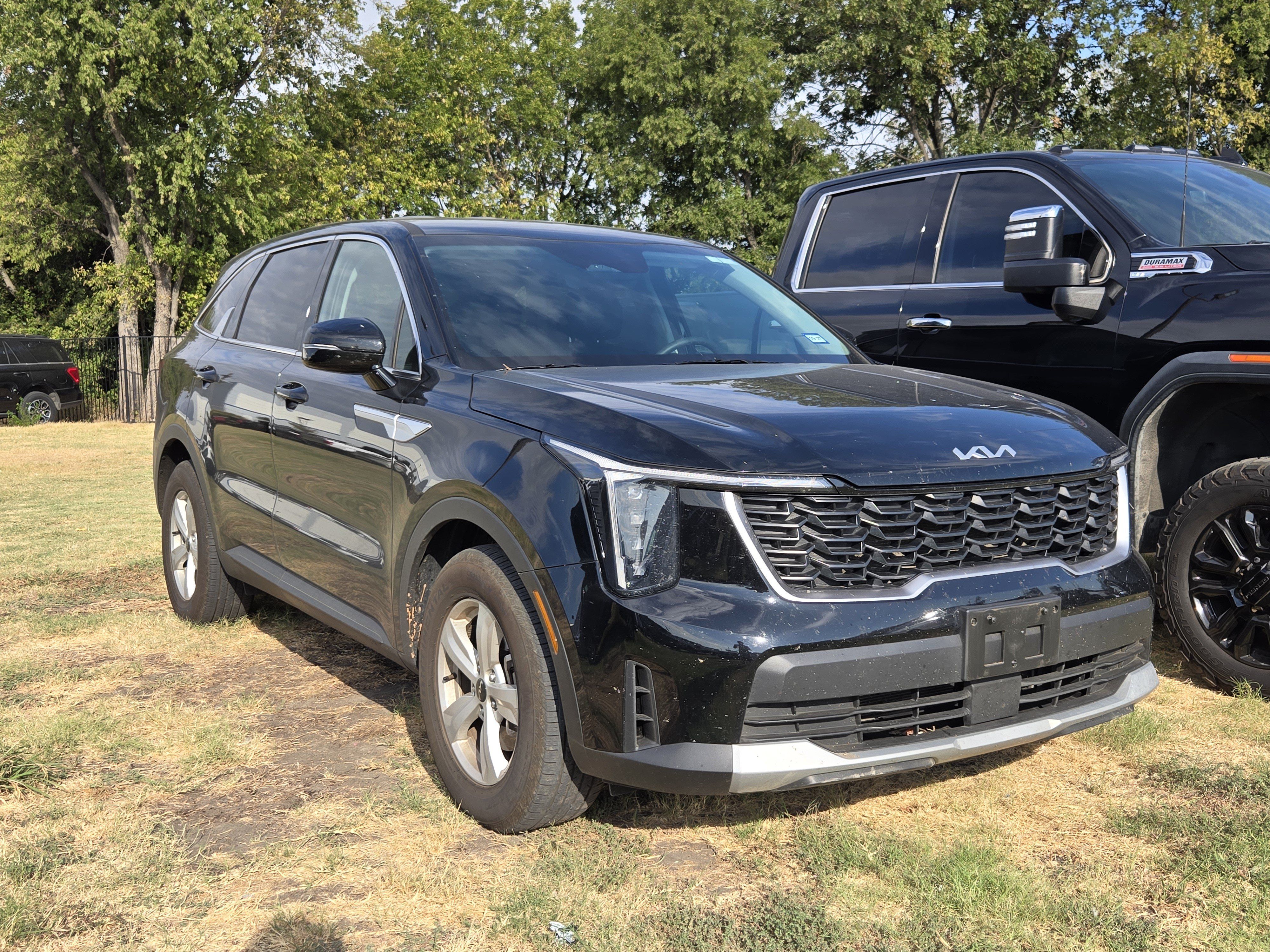 Used 2025 Kia Sorento LX FWD image 1