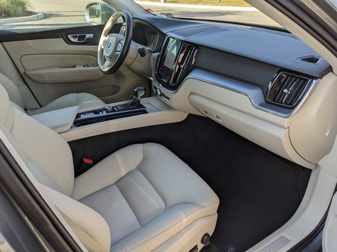 Used 2020 Volvo XC60 T6 Momentum image 22