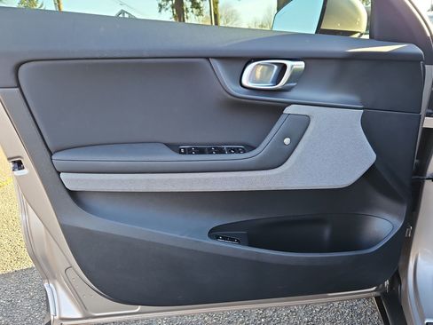 Used 2023 Polestar Polestar 2 w/ Pilot Pack image 9