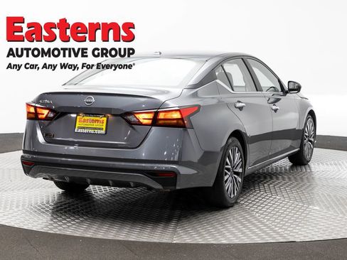 Used 2025 Nissan Altima 2.5 SV FWD image 5