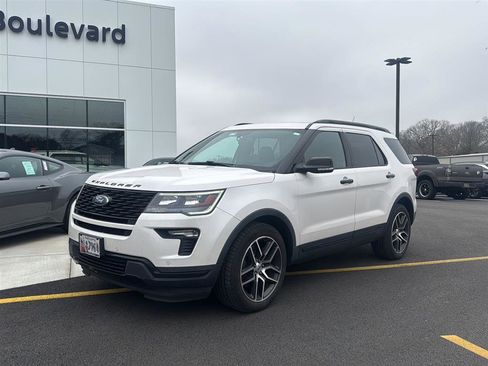 Used 2019 Ford Explorer Sport image 2