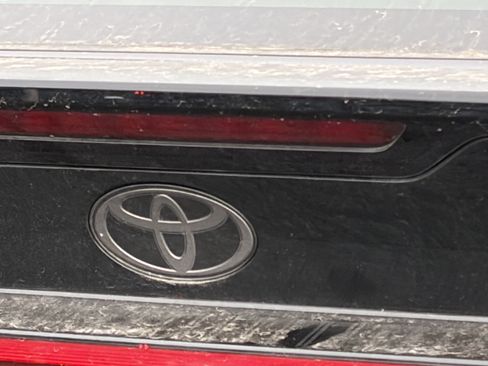 Certified 2025 Toyota Prius LE FWD image 4