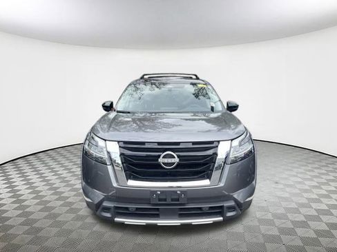 Used 2023 Nissan Pathfinder SL image 4