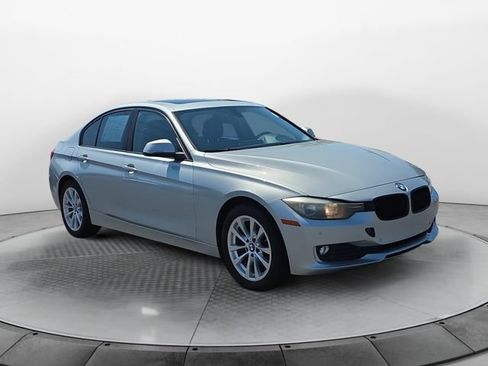 Used 2017 BMW 320i Sedan RWD image 7