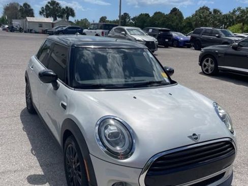 Used 2020 MINI Cooper 4-Door Hardtop w/ Storage Package image 5