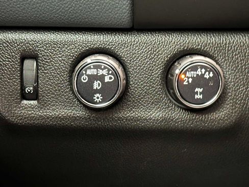 Used 2018 Chevrolet Colorado Z71 AWD/4WD image 17