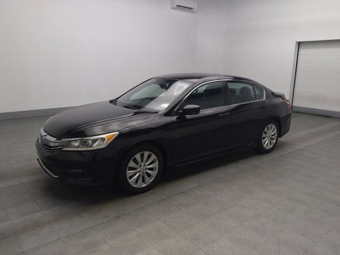 Used 2017 Honda Accord Sport image 2