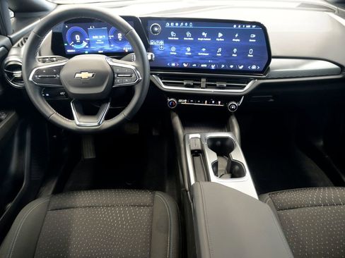 Used 2025 Chevrolet Equinox EV LT w/ Comfort Package image 17