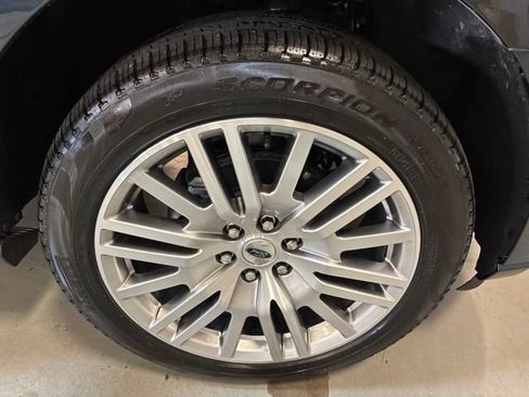 Used 2024 Ford Expedition Platinum AWD/4WD image 12