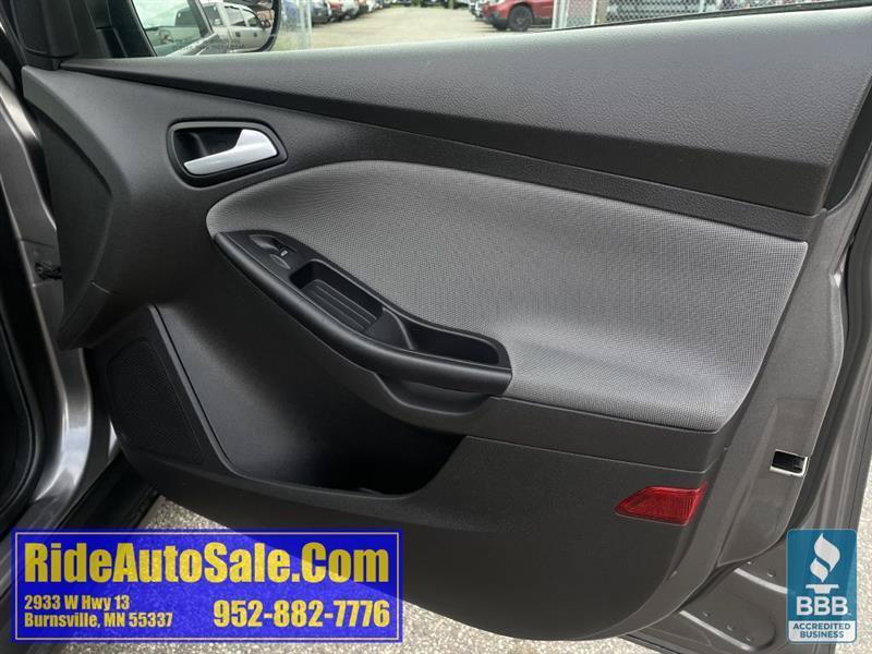 Used 2013 Ford Focus SE w/ SE Winter Pkg FWD image 13