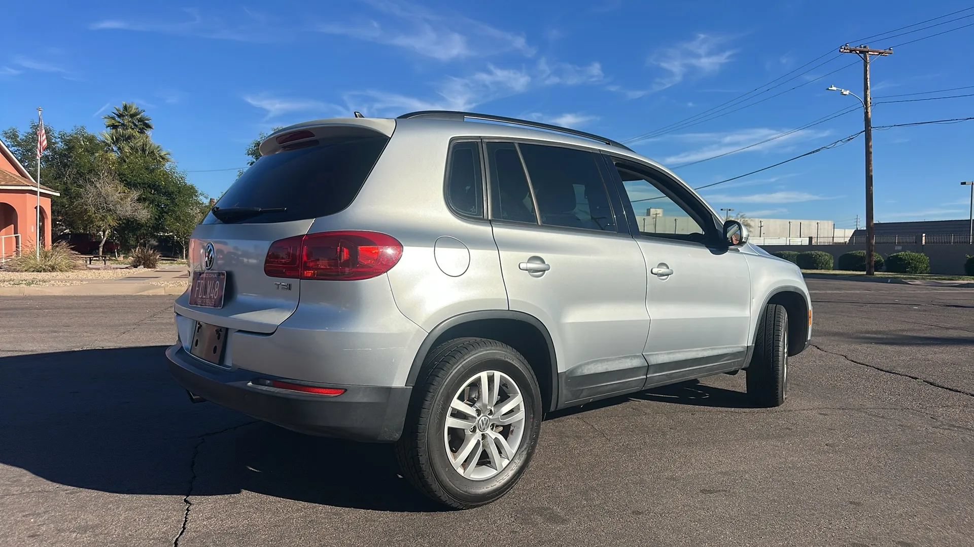 Used 2017 Volkswagen Tiguan S FWD image 5